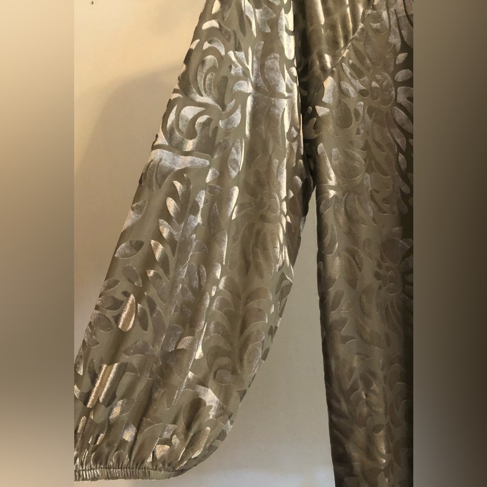 Simply Elegant Women Stylish Embossed Velvet Floral Leaves Design Blouse… - Picture 6 of 11
